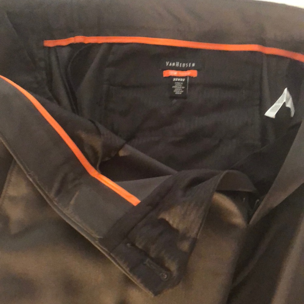 Van Heusen Men’s dress pants. Excellent Like New condition.